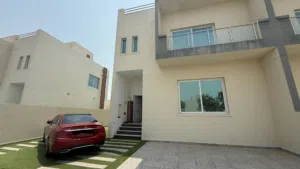 فيلا في مجمع سكني راقي للبيع