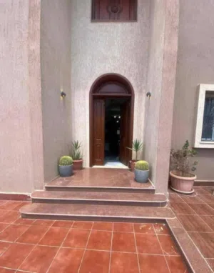 Super villa for rent, off street from Venice Street