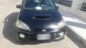 سيارة داهاتسو YRV  2003 ياباني