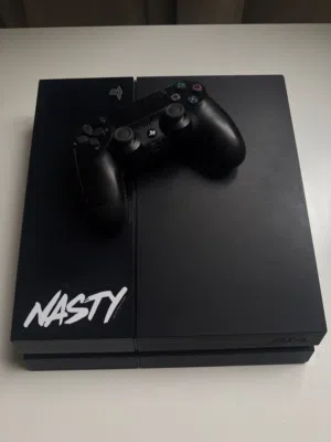 بلايستيشن 4 للبيع