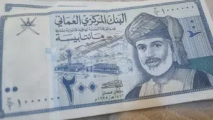 عملتين ورقيتين فئة 200 بيسه ارقام متسلسله مميزه جدا