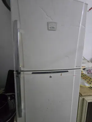 ثلاجة للبيع