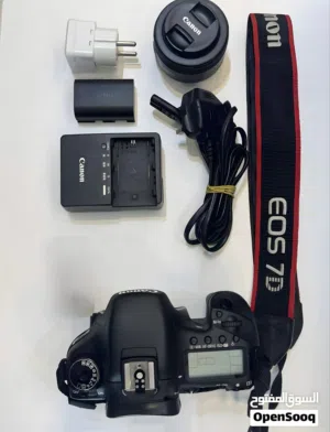 Canon R7 بجميع المشتملات