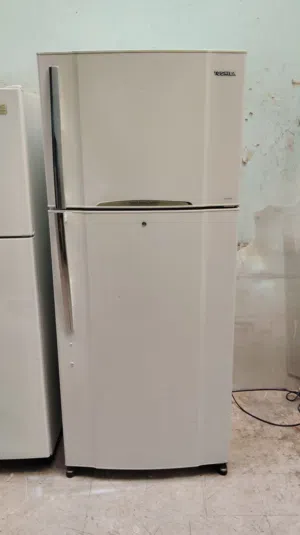نبيع ثلاجه حجم كبير ثلاجه توشيبا 24 قدم بحاله ممتازه للبيع معا التوصيل والتشغيل والكفاله تبريد وتجمي