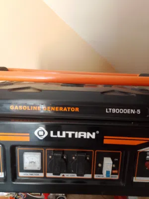 بسم الله.فرصة بيع مولد شبه جديد ونظيف بنزينه