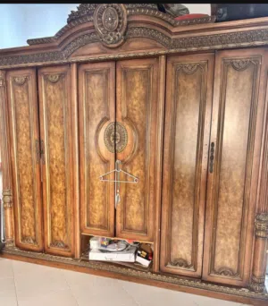 6 door cabinet for sale is very good condition with fixing and deliver