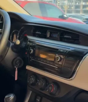 للبيع مسجّل تويوتا كورولا فيه بلوتوث