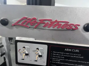 نادي رياضي ماركة life fitness يغطي مساحة كبيرة