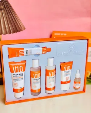 مجموعة V10 Vitamin للعناية بالبشرة من الماركة الكورية الشهيرة Some By Mi لتفتيح البشره وتوحيد لونها