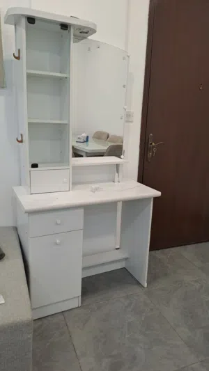 تسريحة غرفة نوم(شوفنير) تعمل بشكل جيد