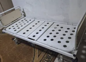 سرير طبي متحرك (بحالة ممتازة جداً ونظيف) ب 3 حركات