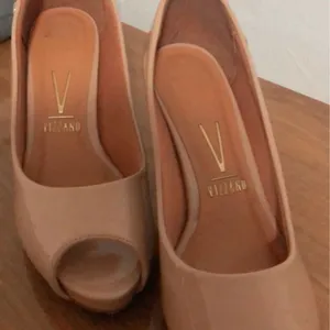 With Heels . Other . 400