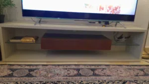 طاولت تلفزيون