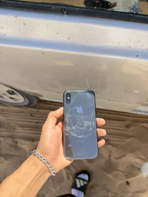 Apple iPhone X 64 GB in Tripoli
