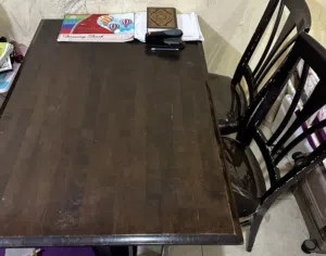طاوله مع 2كرسي