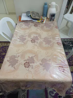 طاولتين للطعام + 3 كراسي بلاستك