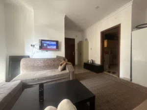 مطلوب فرد لمشاركة سكن شقه غرفتين وصاله ومطبخ و2 حمام   خيطان خلف المدرسه الجديدة الايجار 35 دينار ق7
