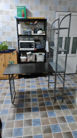 FOLDABLE COMPUTER TABLE
