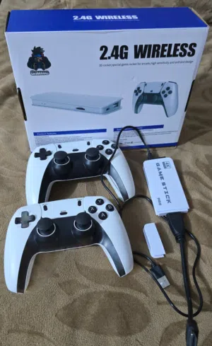 جهاز العاب صغير مستخدم ايام Game stick pro بيدات واي فاي تشبه بلي 4 مريحة باللعب