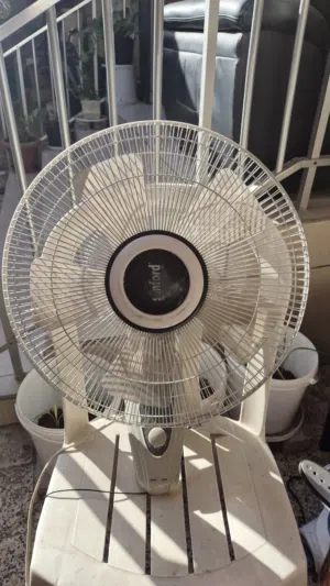 wall fan working