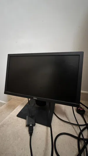 شاشه مستعمله من شركة ديل مغ وصلاتها