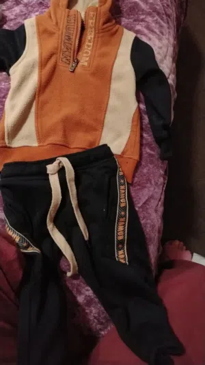 مجموعة ملابس بااسعار رمزية بتلبس من 6اشهر لسنة