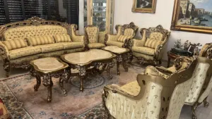 طقم صالون كلاسيكي ملوكي فاخر جدا و طاولة وسط و طربيزات