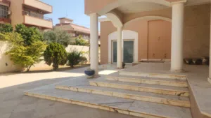 فيلا للاجار في بلعون شارع معهد الصحي