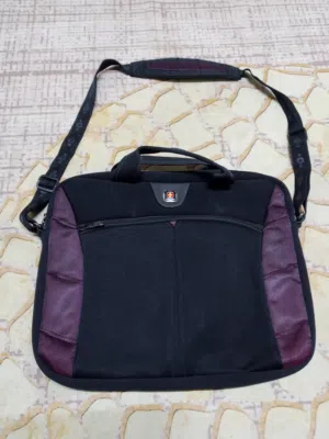 شنطة وحقيبة فاخرة وانيقة The Angle لحفظ أجهزة اللاب توب ولحفظ أجهزة الايباد ولحفظ الأوراق والمستندات