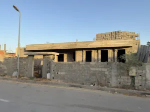 2 فيلات ارضية للبيع في بئر الاسطى ميلاد امتداد طريق البيفي قرب تقاطع اربع شوارع الجلدية سعر ممتاز
