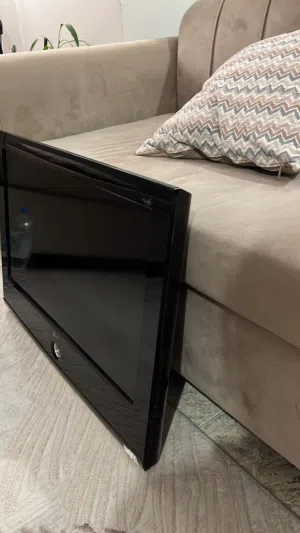 LG 32” Full HD شغال ممتاز + HDMI