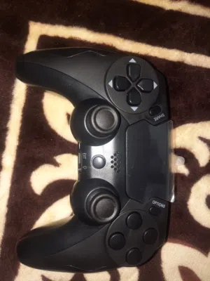 اجهزة تحكم بلاستيشن 4 اصلية و قويه....سعر ممتاز و الوان مختلفة