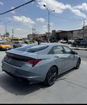 النترا خليجي موديل 22 لون إسمنتي المميز مكفوله بدون حادث ماشيه قليل بعدها جديده