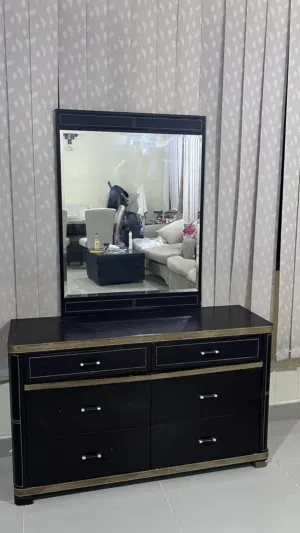 Dressing table with Mirror for sale
