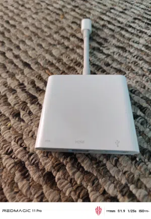 محول Apple USB-C إلى HDMI + USB + USB-C أصلي 100% – بحالة ممتازة