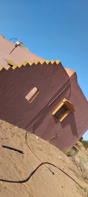 ارض في موقع ممتاز