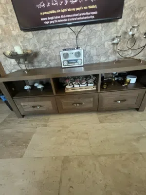 طاولة تلفزيون للبيع