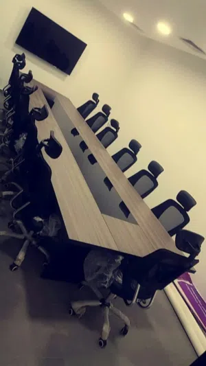 طاولات اجتماعات عدة الوان وقياسات