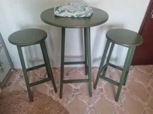 dininng table and 2 stools (bar style) Olive green