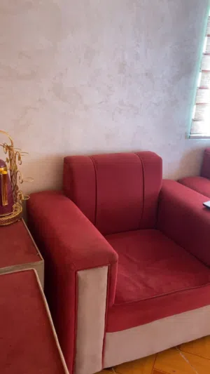 طقم كنب للبيع مع البرادي