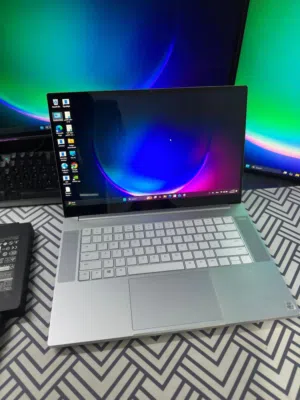 RAZER BLADE 15 OLED 4K  RTX 2070  i7-10750H  قابل للبدل مع iPhone 15 Pro Max
