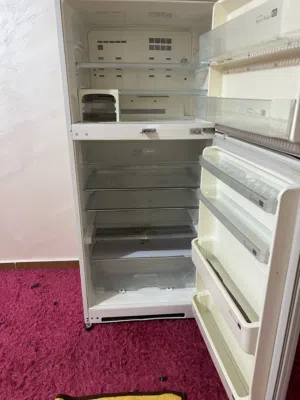 ثلاجة بحالة الوكاله نوع شارب ياباني