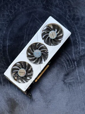 كرت شاشة RTX 4060 مستعمل 3مراوح جيجا بايت نسخة مميزة  بحال الوكالة للبيع مختوم مش مفتوح