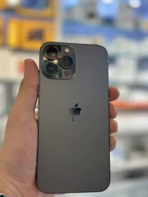 iPhone 13 Pro Max 256GB بحالة ممتازه كفالة استرداد نقدي الألوان (رمادي.ذهبي)86-90
