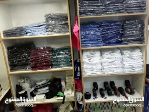 مخيطة بكامل معداتها للبيع
