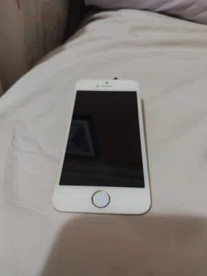 شاشه ايفون 5s.   بطريه ايفون 5s.   حاله جديد.
