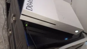 XBOX ONE S 1TB (1 تيرا) نظيف جداً مع باقة ألعاب أسطورية مميزة