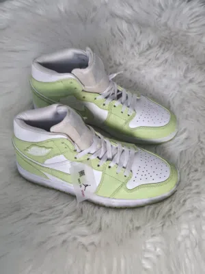 حذاء Nike Air Jordan جديد غير مستعمل بدون علبة لون مميز للبيع