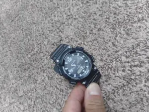ساعه كاسيو اصليه يابنيه مستخدمه