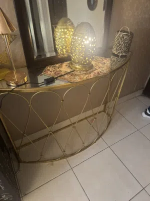 كونسول معدن ذهبي مع اضاءة